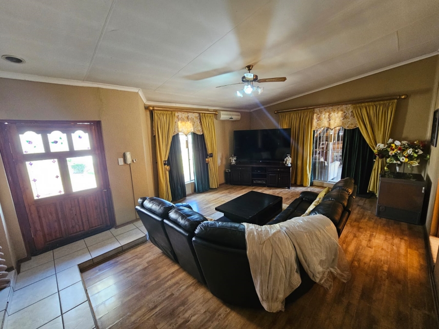 5 Bedroom Property for Sale in Riebeeckstad Free State